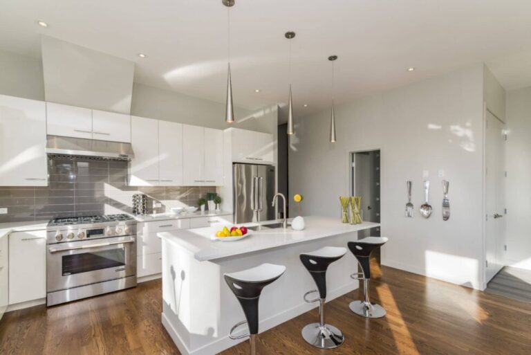 beautiful-shot-modern-house-kitchen-980x654